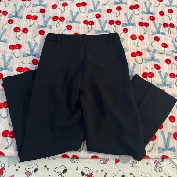 Aritzia Low rise Effortless pants - Picture 3 of 3